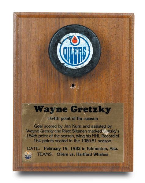1981-82 Wayne Gretzky 164th Point of the Season Milestone Goal Puck