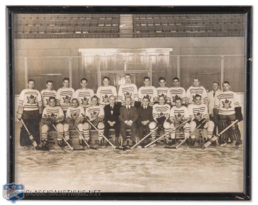 1933-34 Toronto Maple Leafs Team Photograph by Alexandria (11" x 14")
