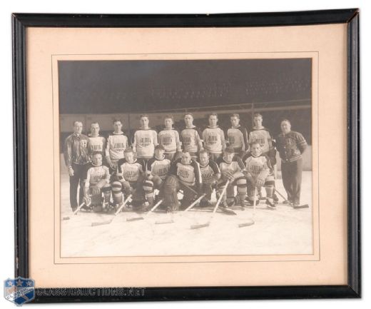 1933-34 New York Americans Framed Team Photograph (15" x 18")