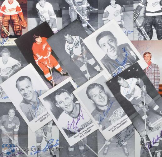 1960s-1970s Detroit Red Wings Postcard Collection of 286 with 181 Signed, Including Howe, Delvecchio & Dionne