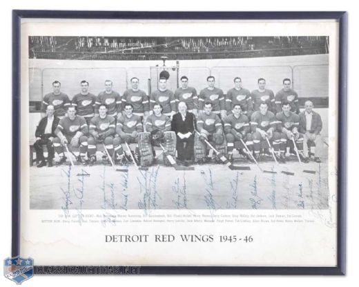 1945-46 Detroit Red Wings Autographed Team Photo (11" x 14")