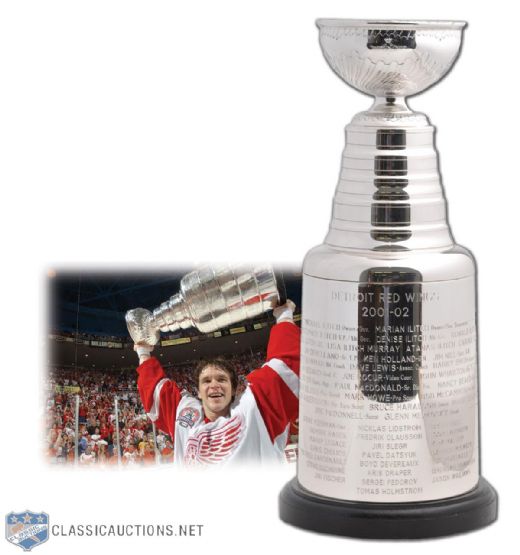 Detroit Red Wings 2001-02 Stanley Cup Championship Trophy (13”)