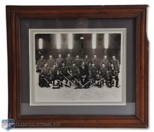 New York Rangers 1932-33 Stanley Cup Champions Framed Team Photo (13 1/2" x 15 1/2")
