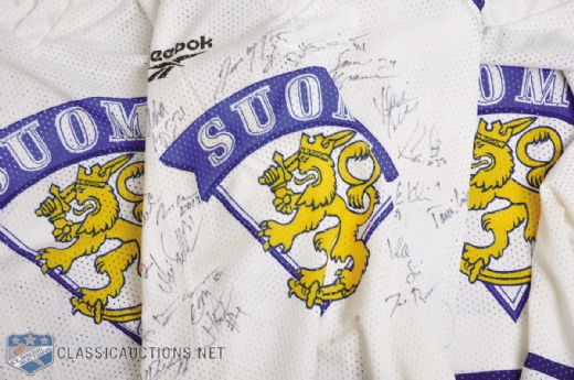 Finland 1995 World Championships Gold Medal Champions Team-Signed Jersey Plus Koivu and Keskinen Jerseys