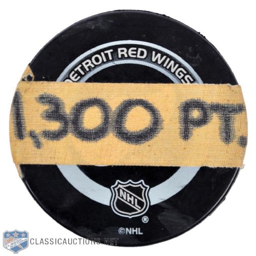 Brett Hulls 2002-03 Detroit Red Wings 1300 Points Goal Puck 