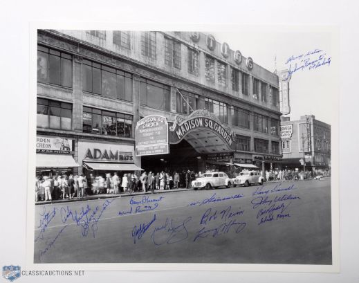 Madison Square Garden Photograph Autographed by 17 Rangers (16" x 20")
