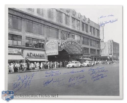 Madison Square Garden Photograph Autographed by 17 Rangers (16" x 20)