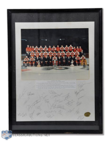 Philadelphia Flyers 1985-86 Team-Signed Framed Photo Display (19" x 25")
