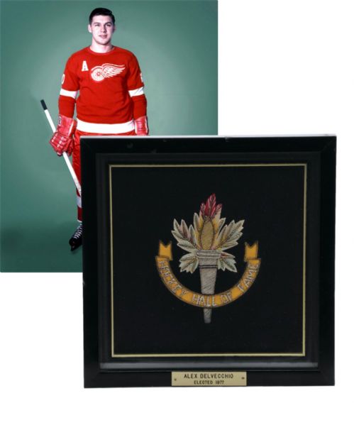 Alex Delvecchios 1977 Hockey Hall of Fame Induction Crest Plaque