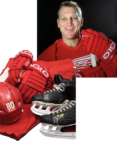 Brett Hulls Early-2000s Detroit Red Wings Game-Used Graf Skates and Eagle Gloves Plus Itech Game-Worn Helmet