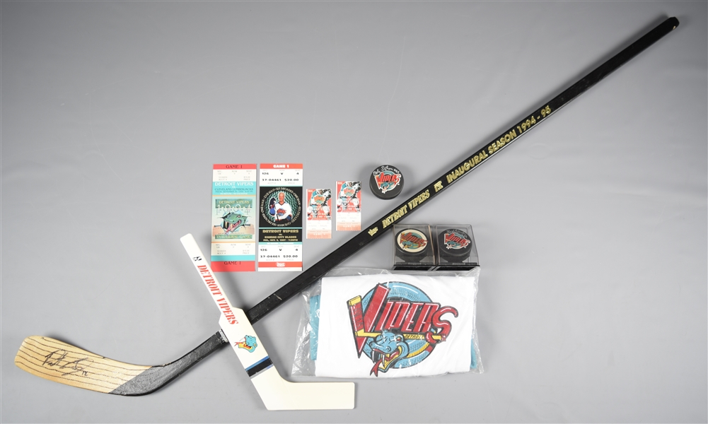 Detroit Vipers Memorabilia and Autograph Collection of 9