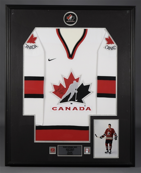 Mario Lemieux Signed 2002 Winter Olympics Team Canada Framed Jersey Display (34 ¼” x 42 ¼”) 
