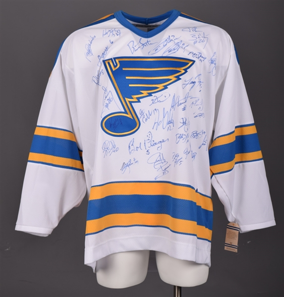 St. Louis Blues Alumni 2017 NHL Heritage Classic Team-Signed Jersey by 29 with Gretzky, Hull and Oates