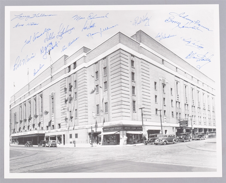 Maple Leaf Gardens Photo Signed by 17 Former Toronto Maple Leafs Players with LOA (16" x 20")