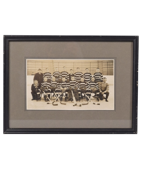 Ottawa Senators 1927-28 Framed Team Photo Including Clancy, Broadbent, Denneny and Connell (11” x 15”) 