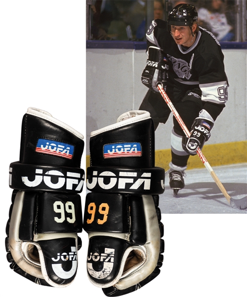 Wayne Gretzky’s 1988-89 Los Angeles Kings Jofa Game-Used Gloves! – Hart Memorial Trophy Season! – Photo-Matched!