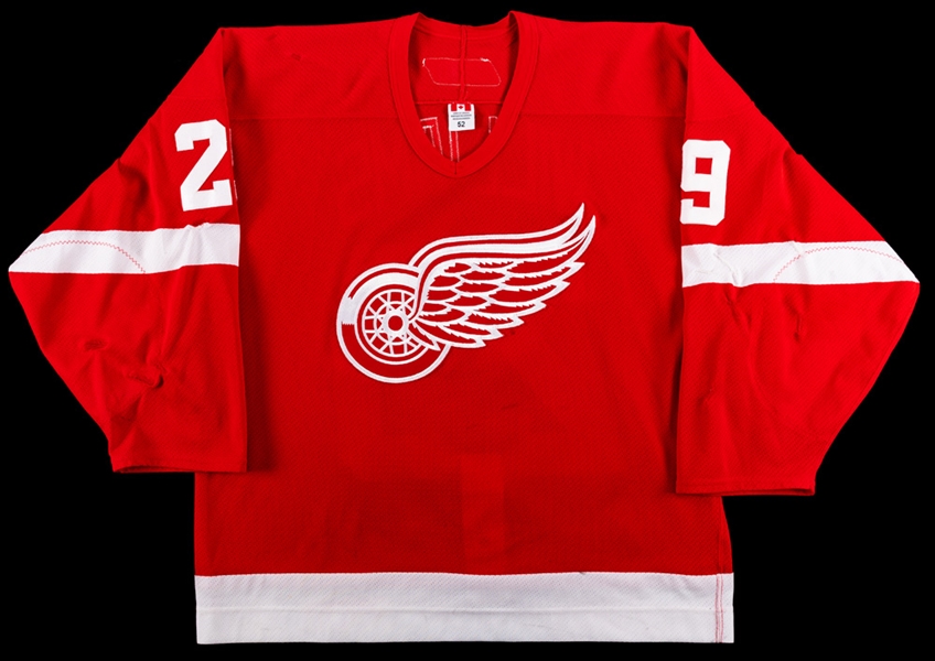 Jason Williams’ 2005-06 Detroit Red Wings Game-Worn Jersey with Team COA – Photo-Matched! 