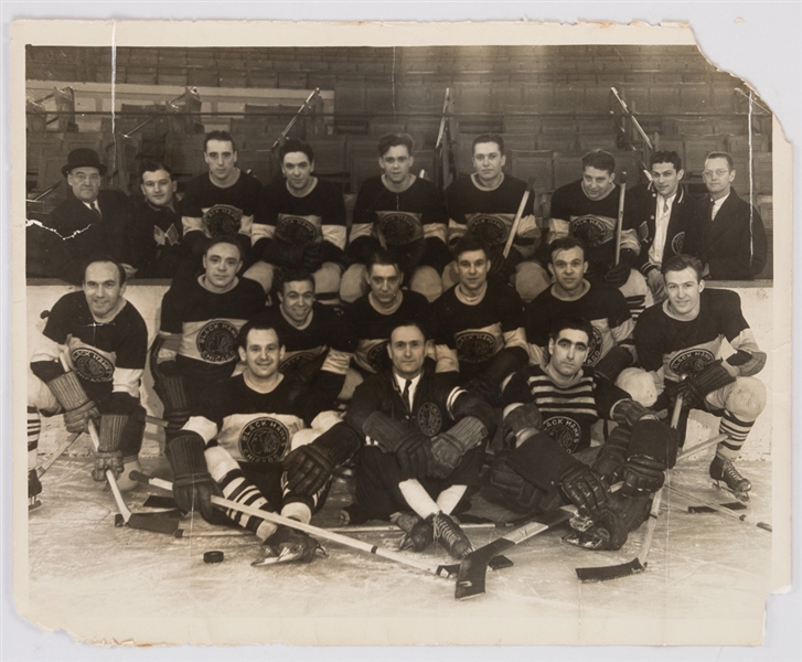 Chicago Black Hawks 1934-35 Team Photo Featuring Howie Morenz From the Personal Collection of HOFer Art Coulter (11" x 14")