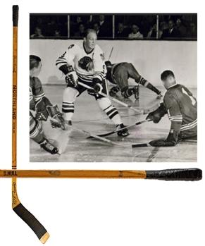 Bobby Hulls Late-1960s Chicago Black Hawks Signed Northland Custom Pro "Banana Hook" Game-Used Stick
