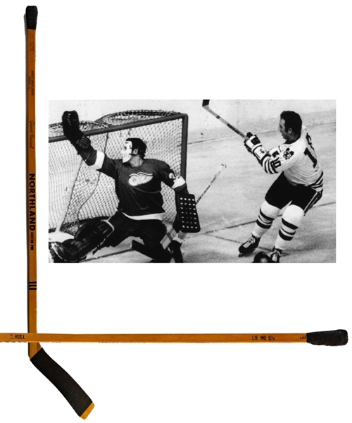Dennis Hulls Mid-to-Late-1960s Chicago Black Hawks Northland Custom Pro "Banana Hook" Game-Used Stick