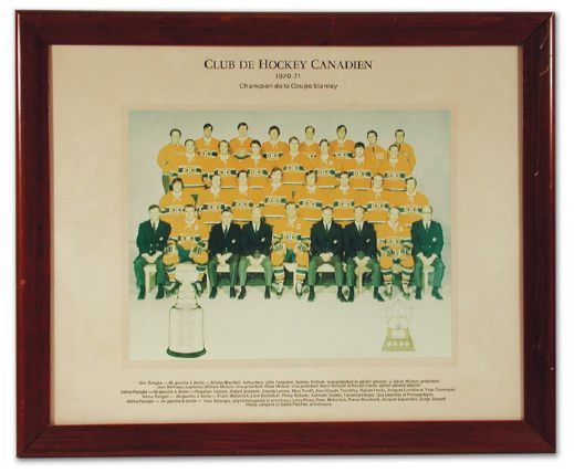 Jean Beliveaus 1970-71 Official Montreal Canadiens Framed Team Photo (22" x 18")