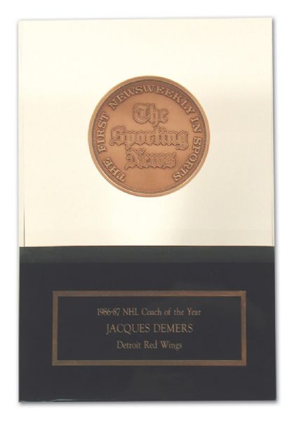 Jacques Demers 1985-86 Sporting News Coach of the Year Award (12´´)