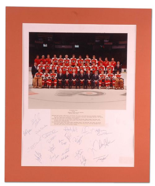 1983-84 Philadelphia Flyers Team Photo Autographed by 22