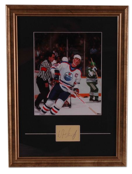 Wayne Gretzky Photograph and Autograph Framed Display (14” x 19”)