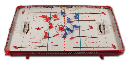 1960s Munro "Deluxe Canadian Hockey" Game