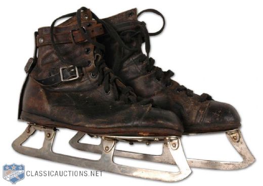 Exceptional Early 20th Century Ladies Hockey Skates
