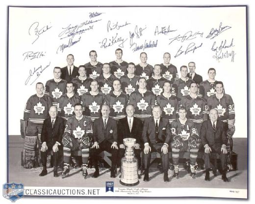 1967 Toronto Maple Leafs Team Autographed Photo from Reunion Dinner