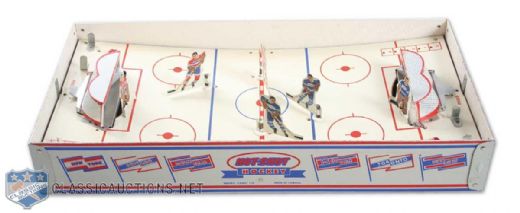 Scarce Munro Hot Shot Table Top Hockey Game in Original Box