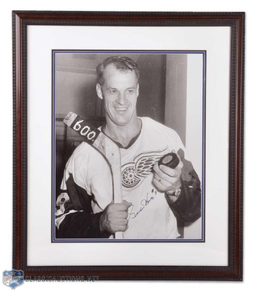 Gordie Howes 600th Goal Framed & Signed Photo (27 1/2" x 24")