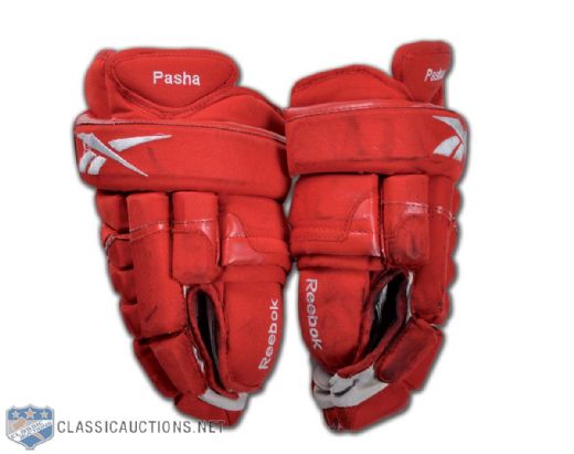 Pavel Datsyuk Team Russia 2010 World Championships Game-Worn Gloves <br>Photo-Matched!