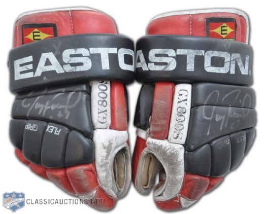 Jeremy Roenicks 1992-93 Chicago Black Hawks Signed Game-Used Gloves - Photo-Matched!