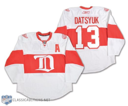 Pavel Datsyuks 2008-09 Detroit Red Wings Final Game Heritage Game-Worn Jersey and Socks