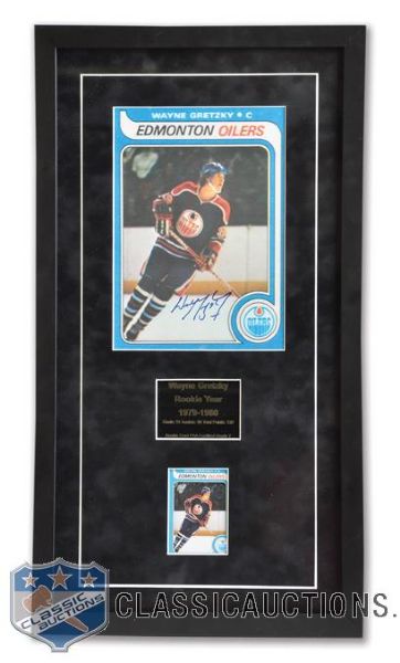 Wayne Gretzky 1979-80 Topps PSA 7 RC Card and Signed Photo Framed Display (13" x 24")