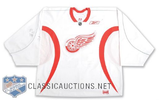 Jim Howards 2005-08 Detroit Red Wings Practice-Worn Jersey with Team LOA