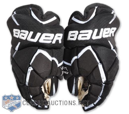 Claude Girouxs Philadelphia Flyers Bauer Game-Used Gloves