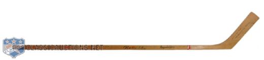 Hamilton Red Wings 1961-62 Memorial Cup Champions Team-Signed Stick by 17  with Paul Henderson