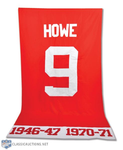 Gordie Howe Autograph Collection of 6 Featuring Large Event Banner (58" x 110")
