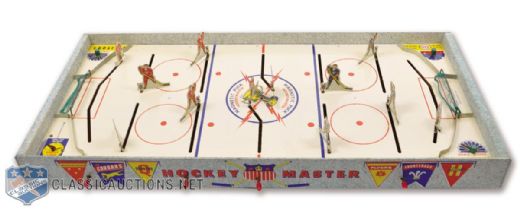 1950s Munro Magnetic Puck Hockey Master Tabletop Hockey Game in Original Box