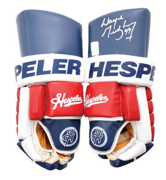 Wayne Gretzky Signed Pair of Hespeler Hockey Gloves with WGA COA 