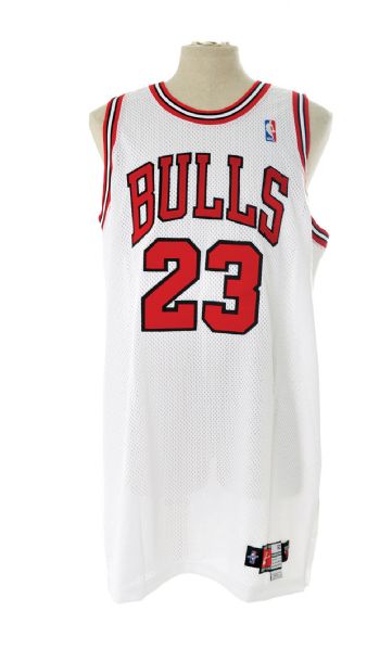 Michael Jordan Signed Chicago Bulls Jersey from Upper Deck with COA 