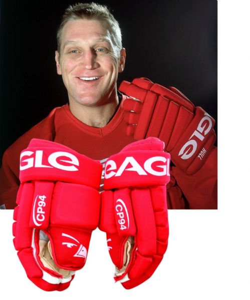 Brett Hulls 2002-03 Detroit Red Wings Eagle Game-Used Gloves