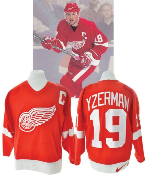 Steve Yzermans 1998-99 Detroit Red Wings Game-Worn Captains Jersey with Team LOA <br>- Team Repairs! - Photo-Matched! 