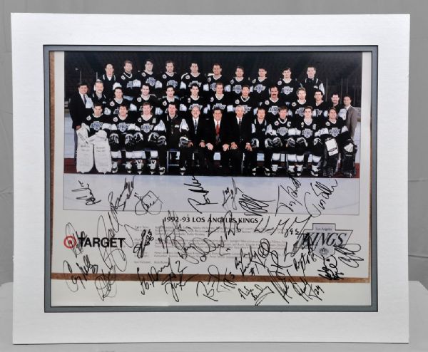Los Angeles Kings 1992-93 Team-Signed Matted Photo by 28 Including Gretzky with LOA <br>(24 x 20)