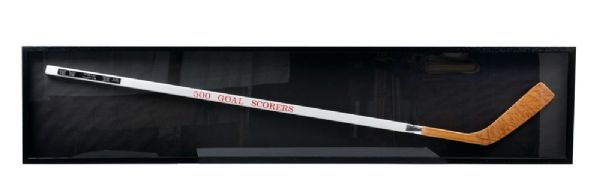 Limited-Edition 500-Goal Scorer Stick Signed by 15 Including Howe, Beliveau, and Hull