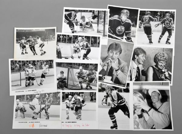 Wayne Gretzky Vintage Newspaper File Photograph Collection of 13