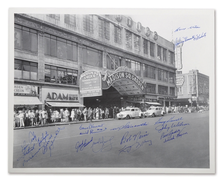 Madison Square Garden Photograph Autographed by 17 Rangers (16" x 20)